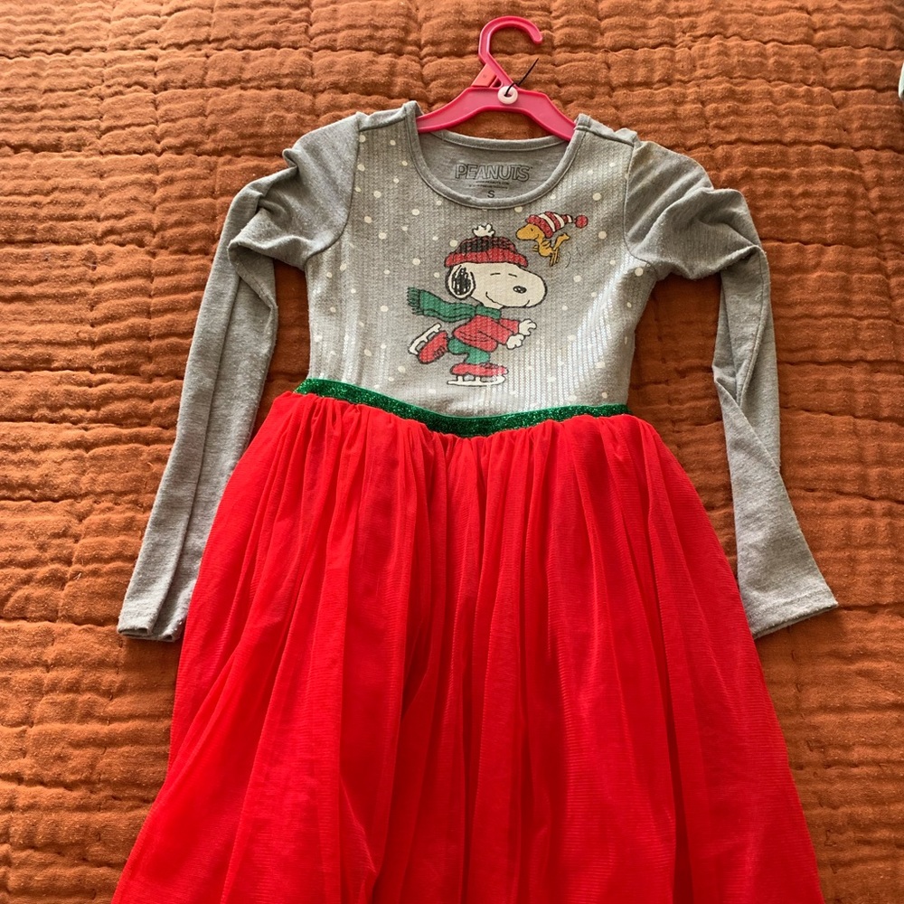Adorable size 7 Christmas snoopy dress! No flaws.